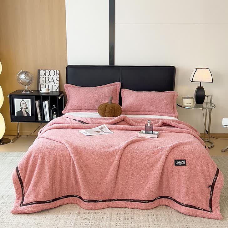 Coperta in pile soffice e dallo stile semplice