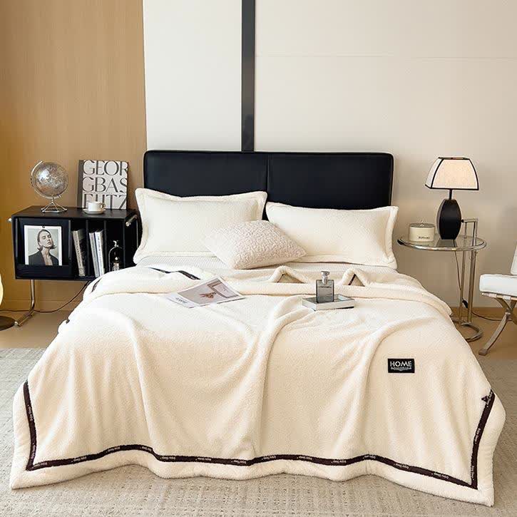 Coperta in pile soffice e dallo stile semplice