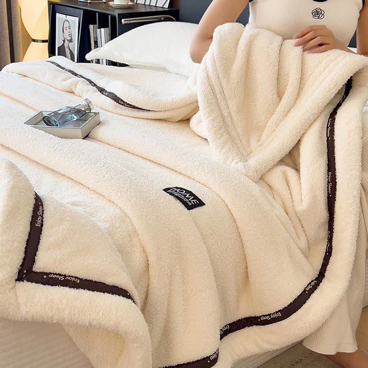 Coperta in pile soffice e dallo stile semplice