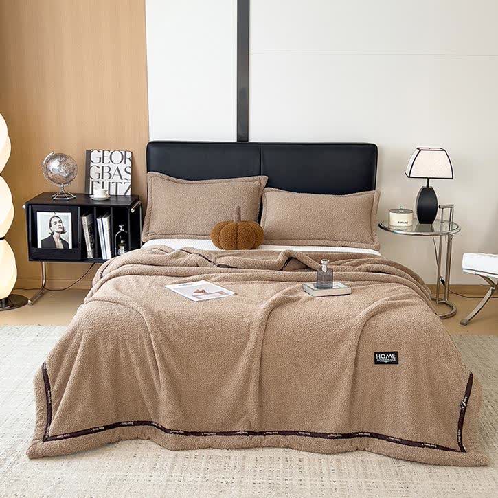 Coperta in pile soffice e dallo stile semplice