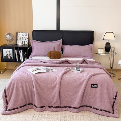 Coperta in pile soffice e dallo stile semplice