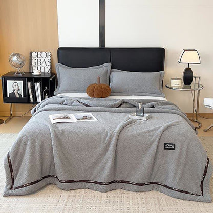 Coperta in pile soffice e dallo stile semplice