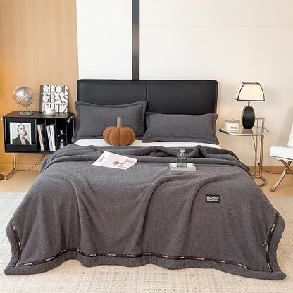 Coperta in pile soffice e dallo stile semplice