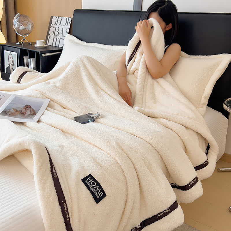 Coperta in pile soffice e dallo stile semplice