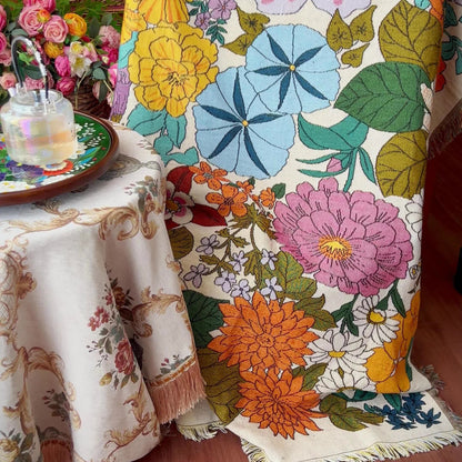 Coperta arazzo con fiori colorati in fiore