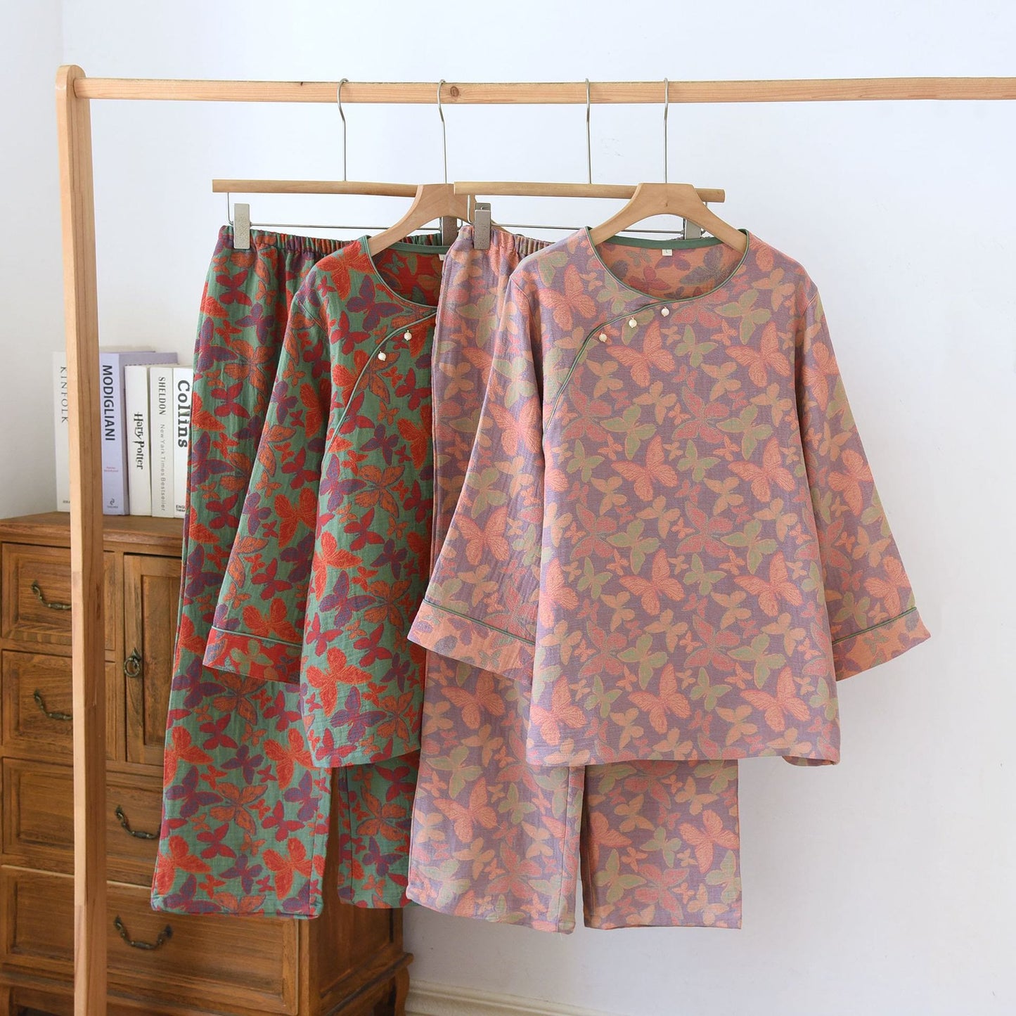 Pigiama in garza di cotone con farfalle jacquard