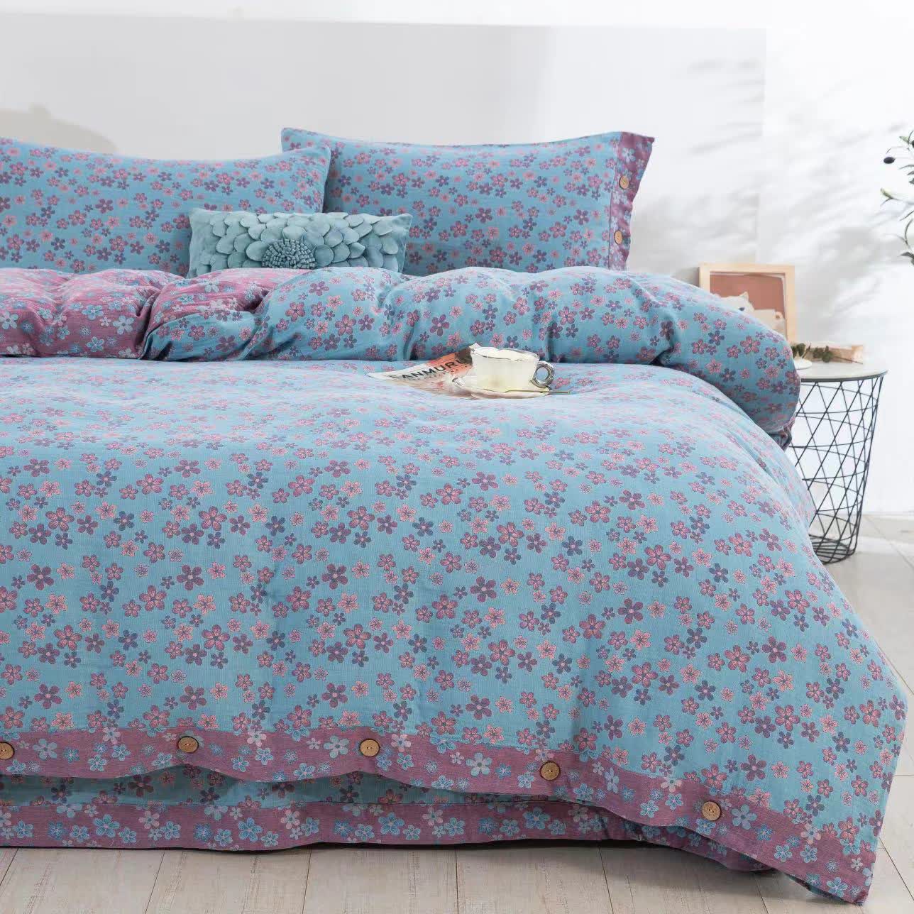 Set di biancheria da letto in garza di cotone con bottoni floreali (4 pezzi)