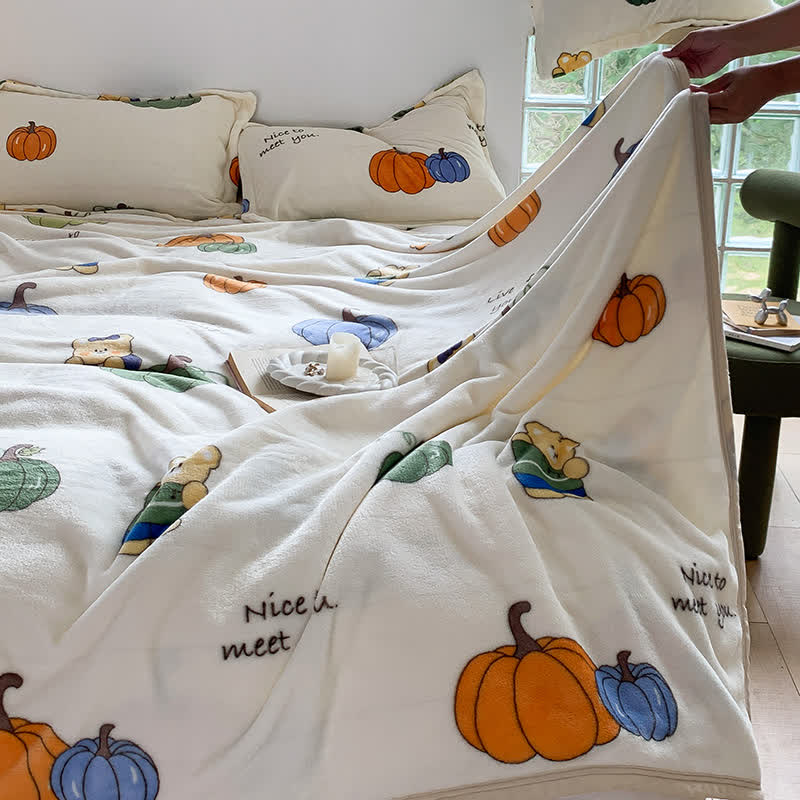 Coperta di flanella con orso carino e zucca dei cartoni animati