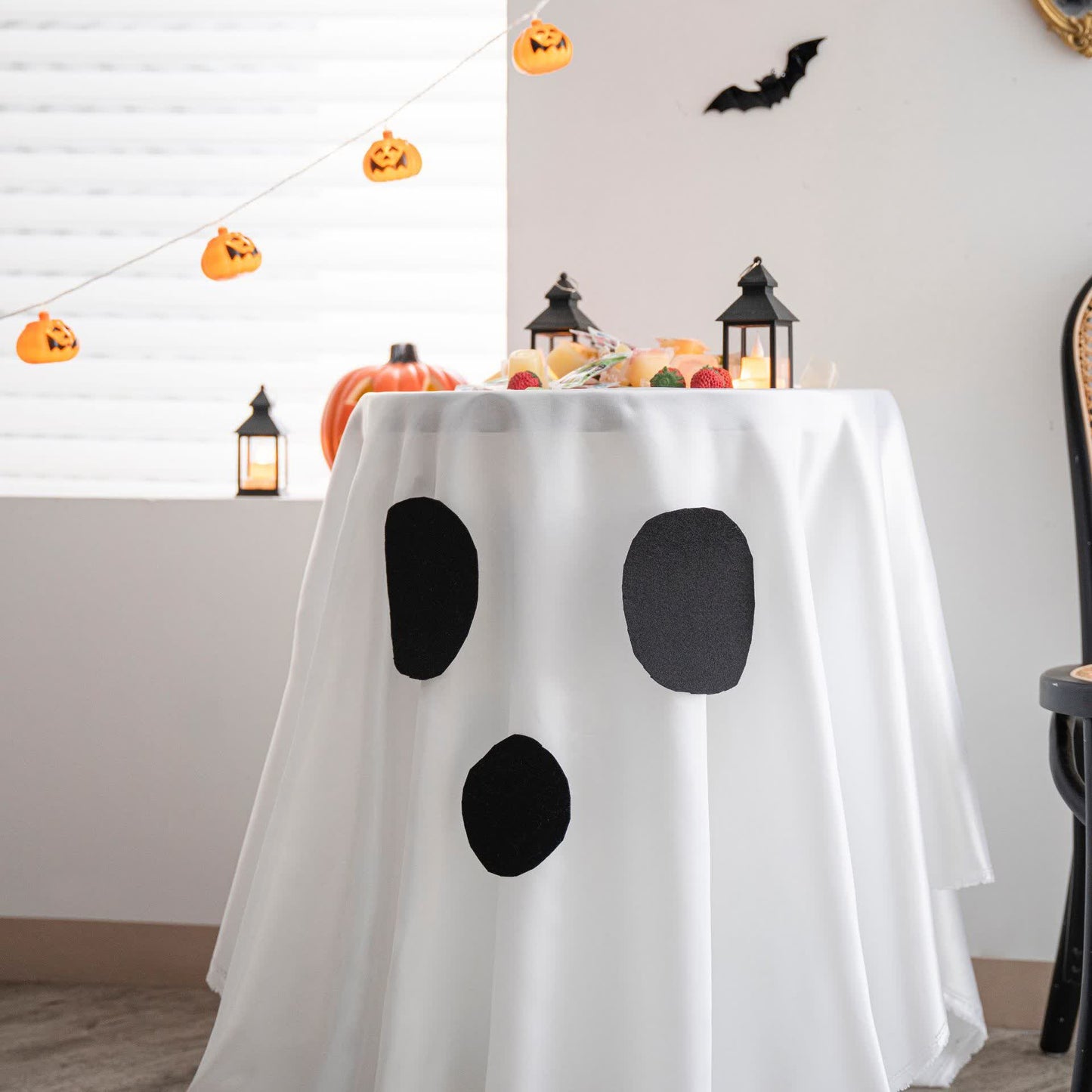 Tovaglia per feste di Halloween con atmosfera festosa