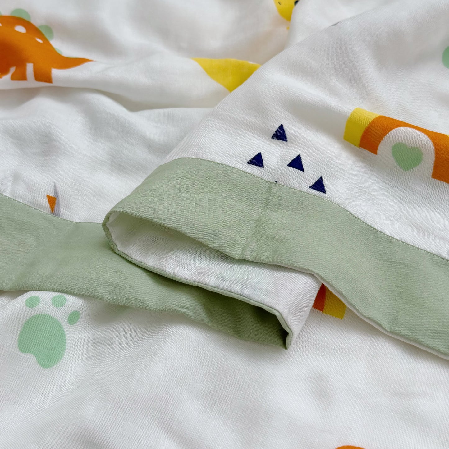 Trapunta per bambini in fibra di bambù con dinosauro arcobaleno