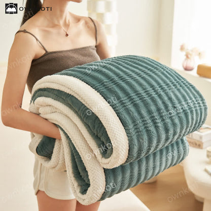 Coperta in pile con trama a onde jacquard