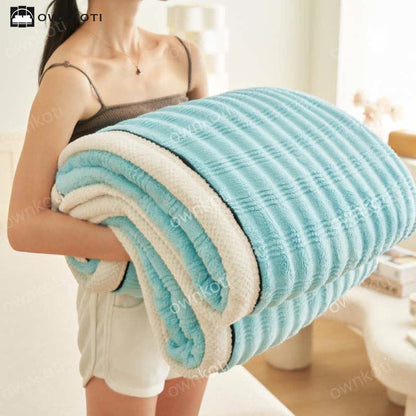 Coperta in pile con trama a onde jacquard