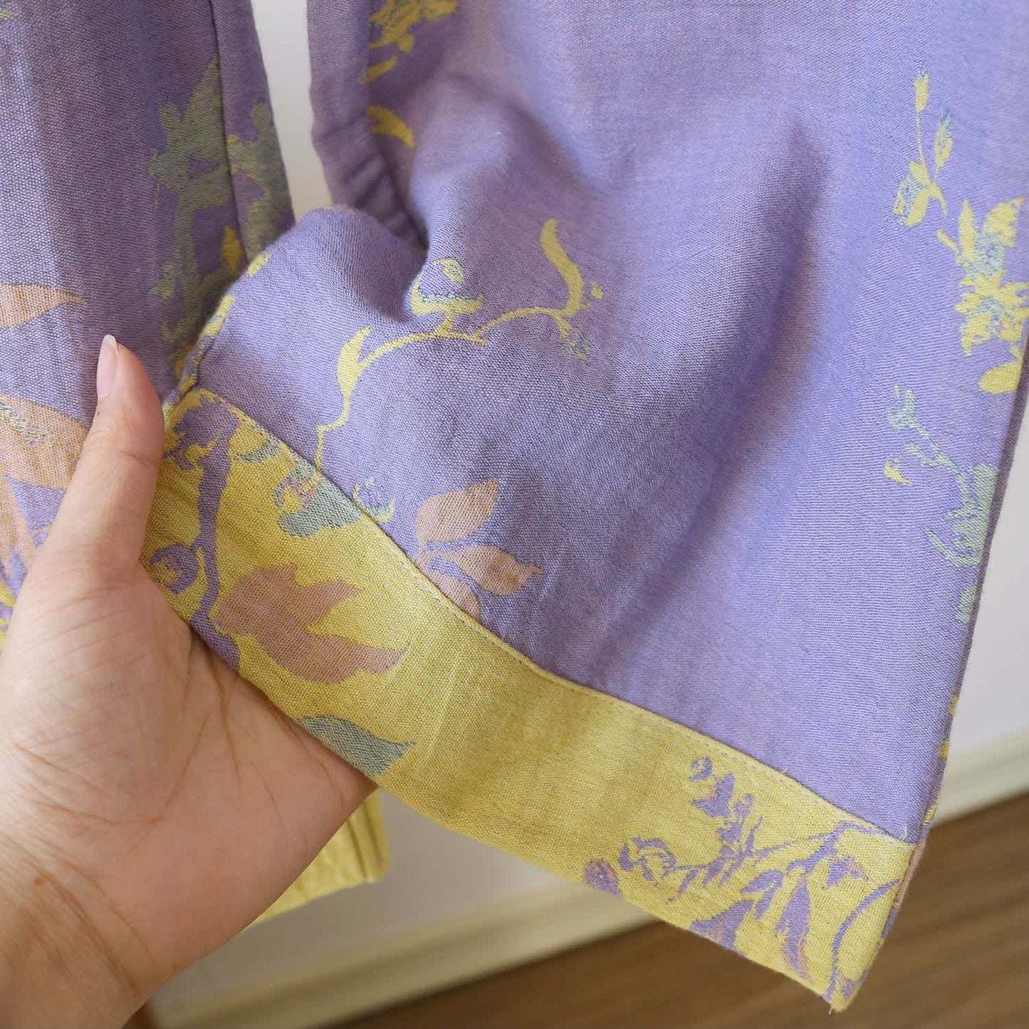 Elegante pigiama in jacquard tinto in filo floreale