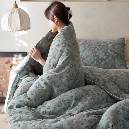 Trapunta in cashmere e garza di cotone con stampa leopardata