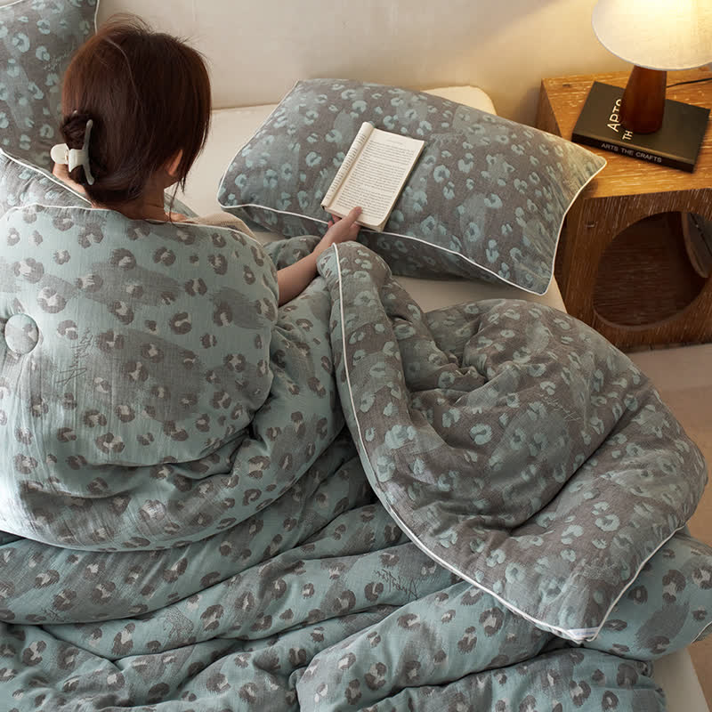 Trapunta in cashmere e garza di cotone con stampa leopardata