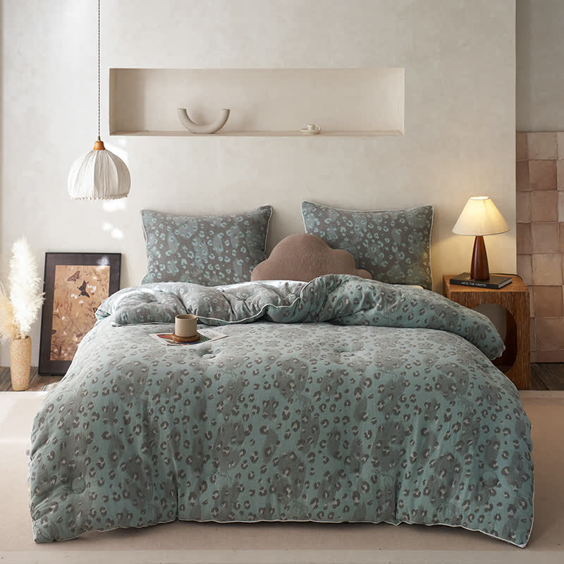 Trapunta in cashmere e garza di cotone con stampa leopardata