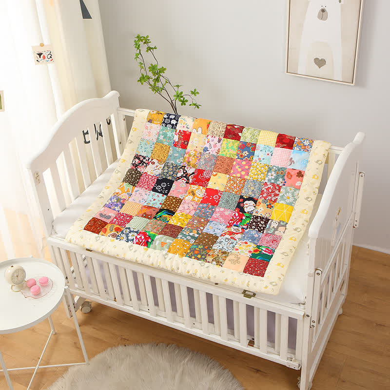 Trapunta per neonati in puro cotone con motivo patchwork floreale