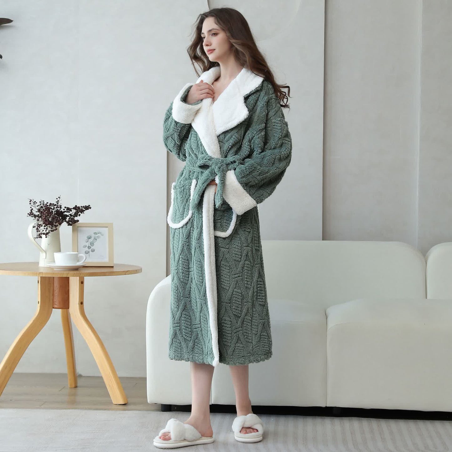 Accappatoio con collo a revers in pile jacquard