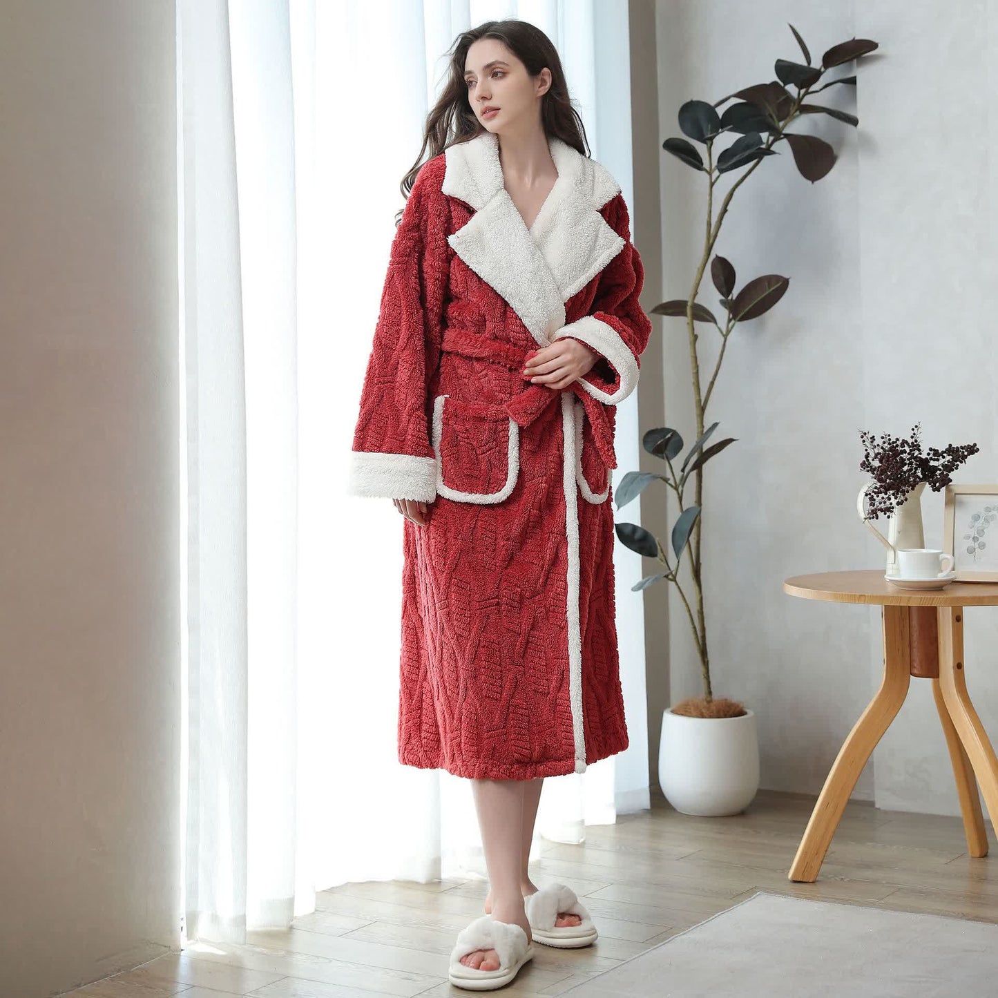 Accappatoio con collo a revers in pile jacquard