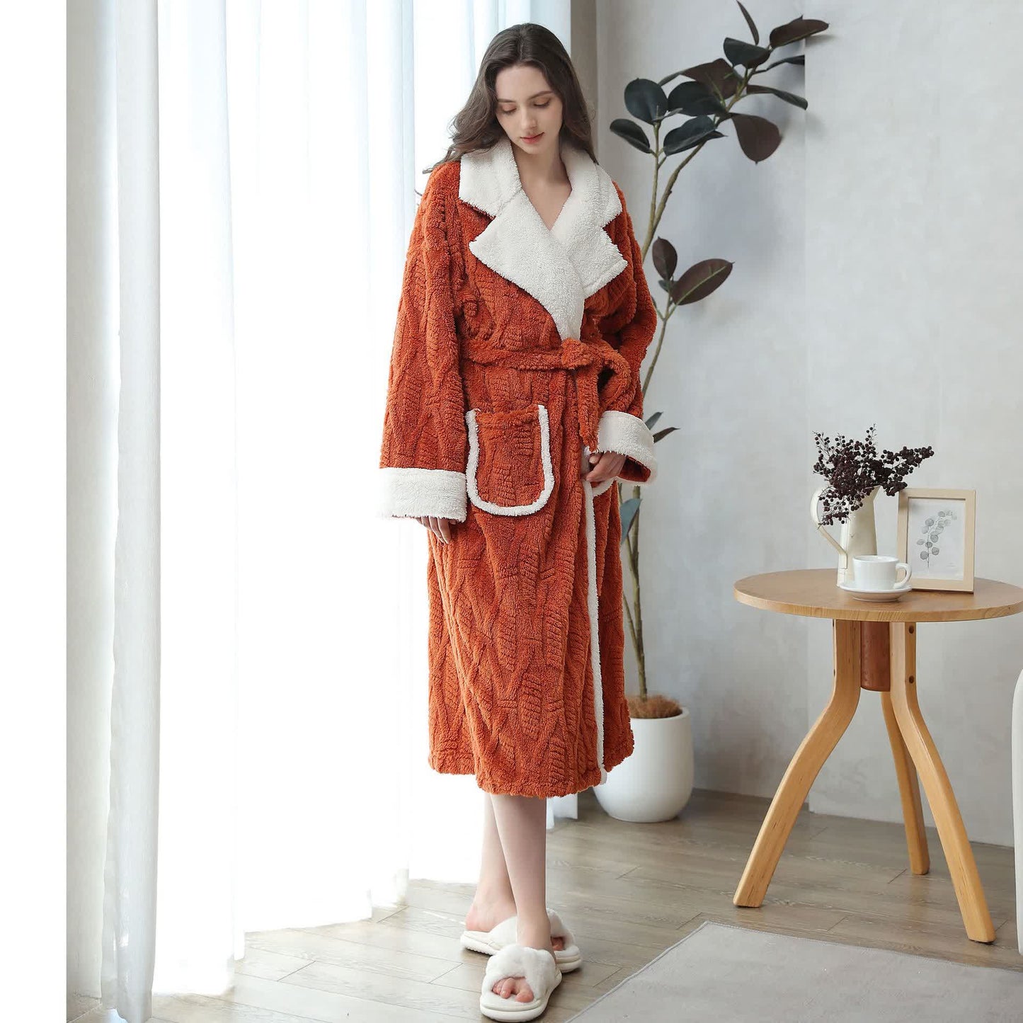 Accappatoio con collo a revers in pile jacquard