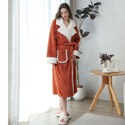 Accappatoio con collo a revers in pile jacquard