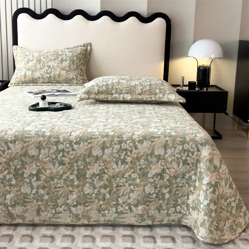 Copriletto trapuntato in garza di cotone con motivo floreale jacquard