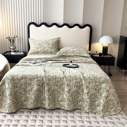 Copriletto trapuntato in garza di cotone con motivo floreale jacquard