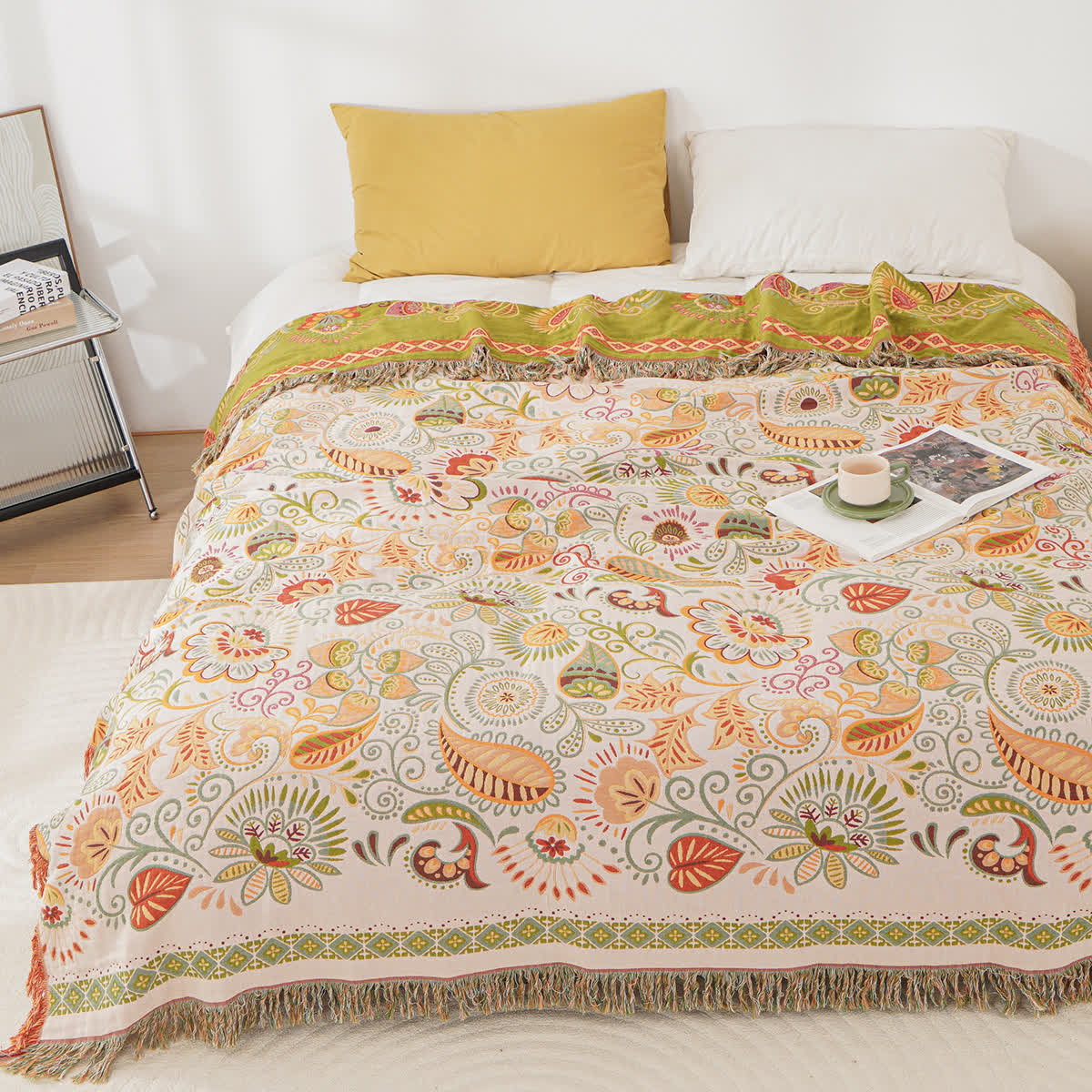 Coperta in garza di cotone con motivo paisley retrò e nappa