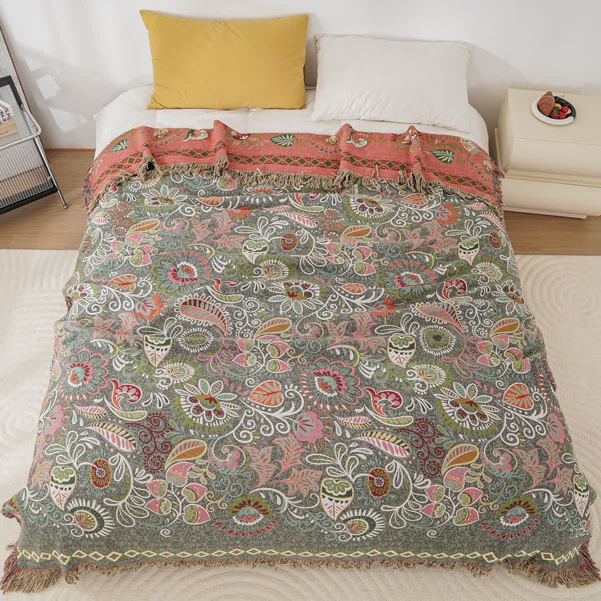 Coperta in garza di cotone con motivo paisley retrò e nappa