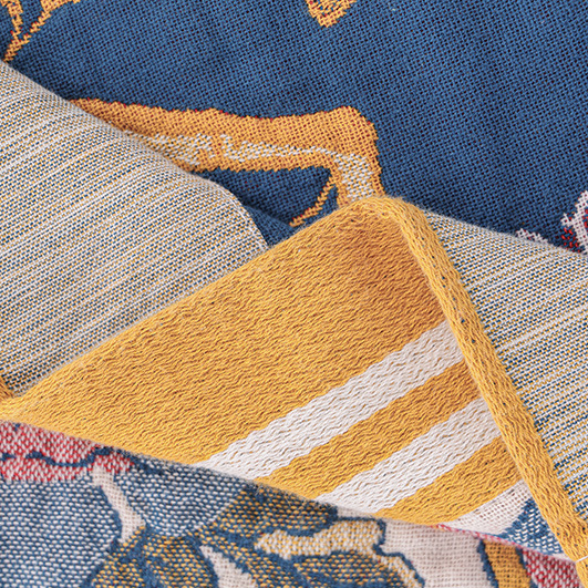 Coperta leggera in garza di cotone con fiori in fiore