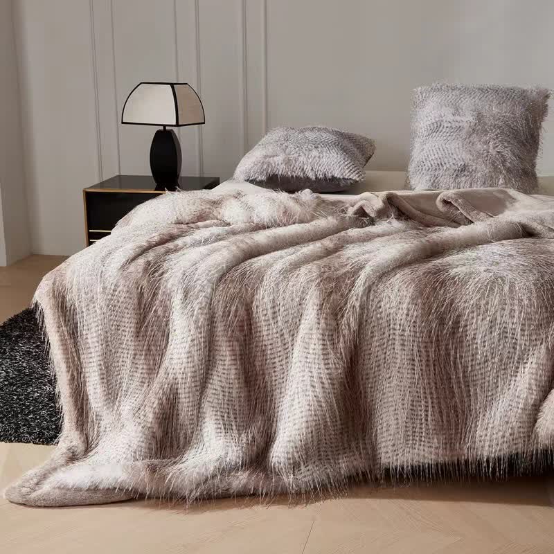Coperta di piume di struzzo di lusso sfumata