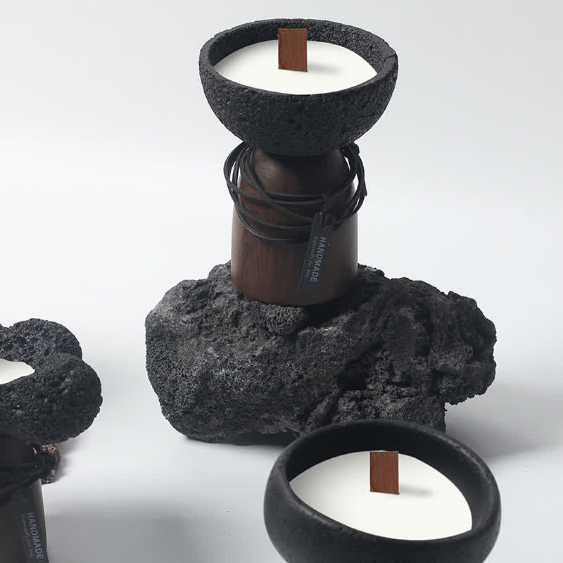 Candela profumata con texture semplice in cemento