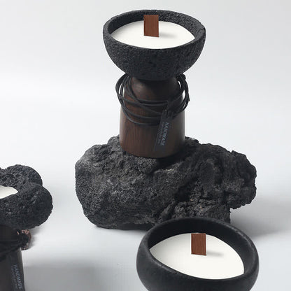 Candela profumata con texture semplice in cemento