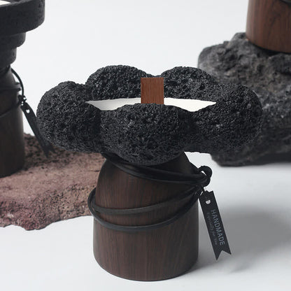 Candela profumata con texture semplice in cemento