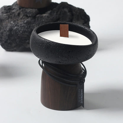 Candela profumata con texture semplice in cemento