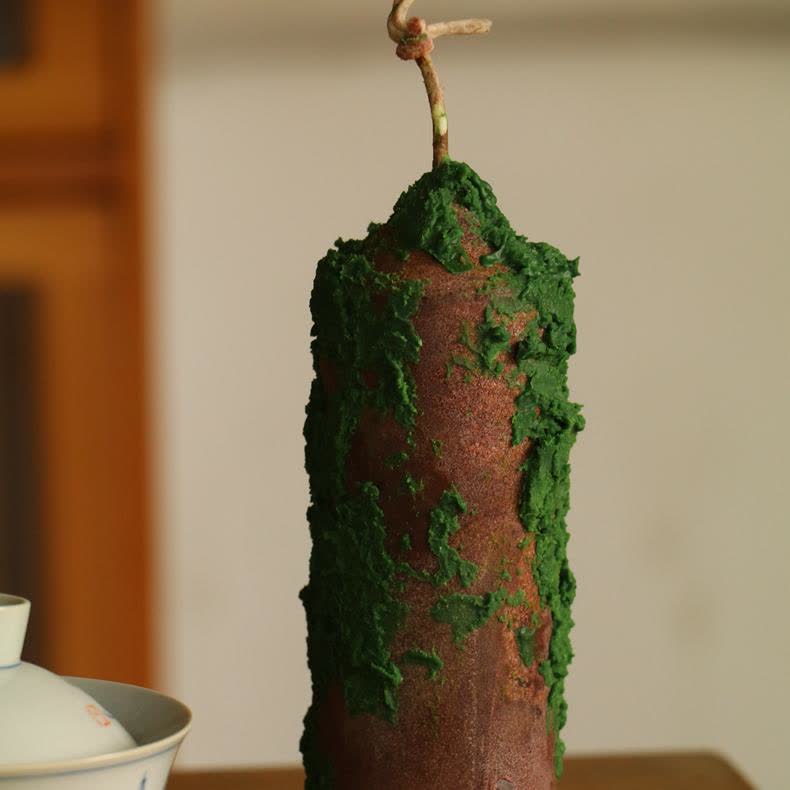 Candela profumata con ornamento artistico Green Hills & Moss