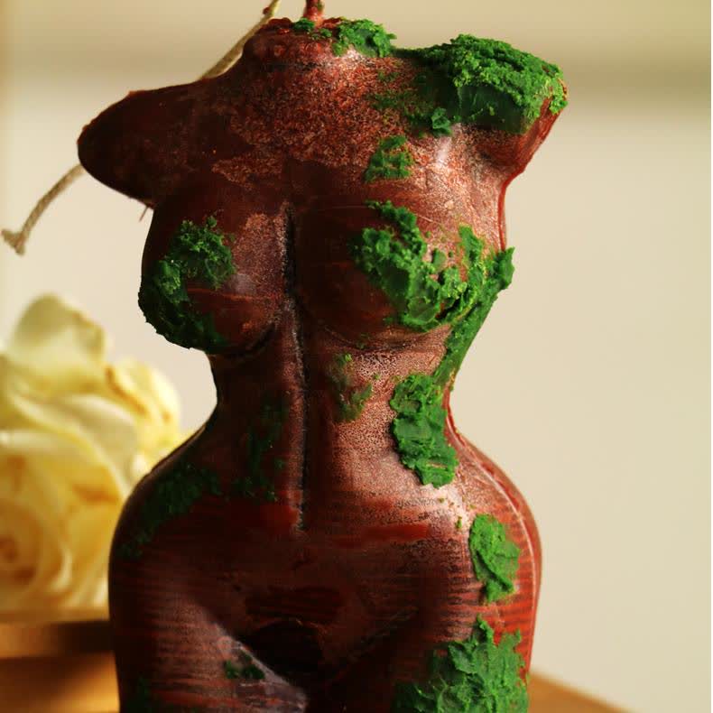 Candela profumata con ornamento artistico Green Hills & Moss