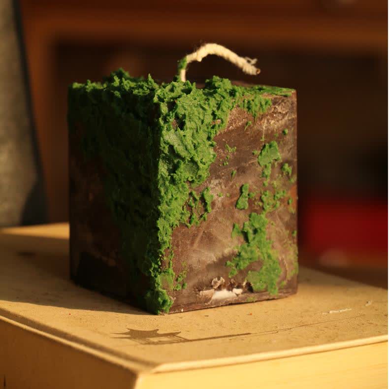 Candela profumata con ornamento artistico Green Hills & Moss