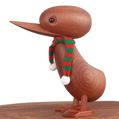 Anatra di legno con sciarpa come ornamento artigianale