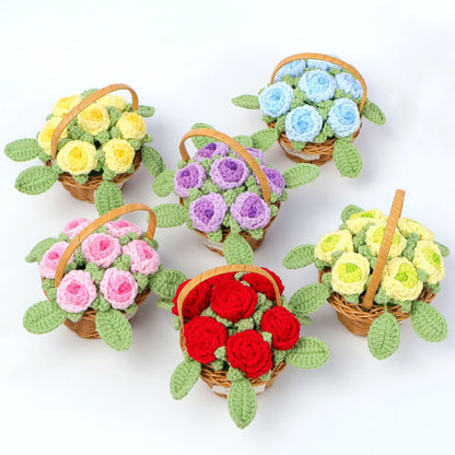Ornamento a forma di cesto di fiori di rosa intrecciati
