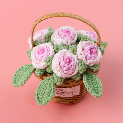 Ornamento a forma di cesto di fiori di rosa intrecciati