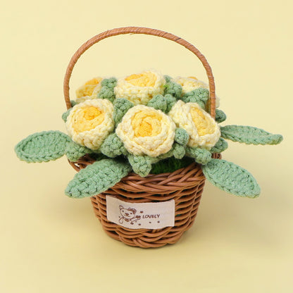 Ornamento a forma di cesto di fiori di rosa intrecciati