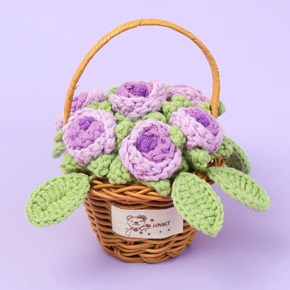 Ornamento a forma di cesto di fiori di rosa intrecciati