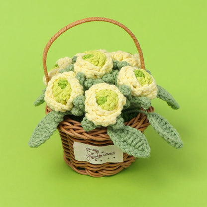 Ornamento a forma di cesto di fiori di rosa intrecciati
