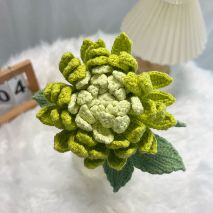 Ornamento a forma di bouquet di dalie intrecciato a mano