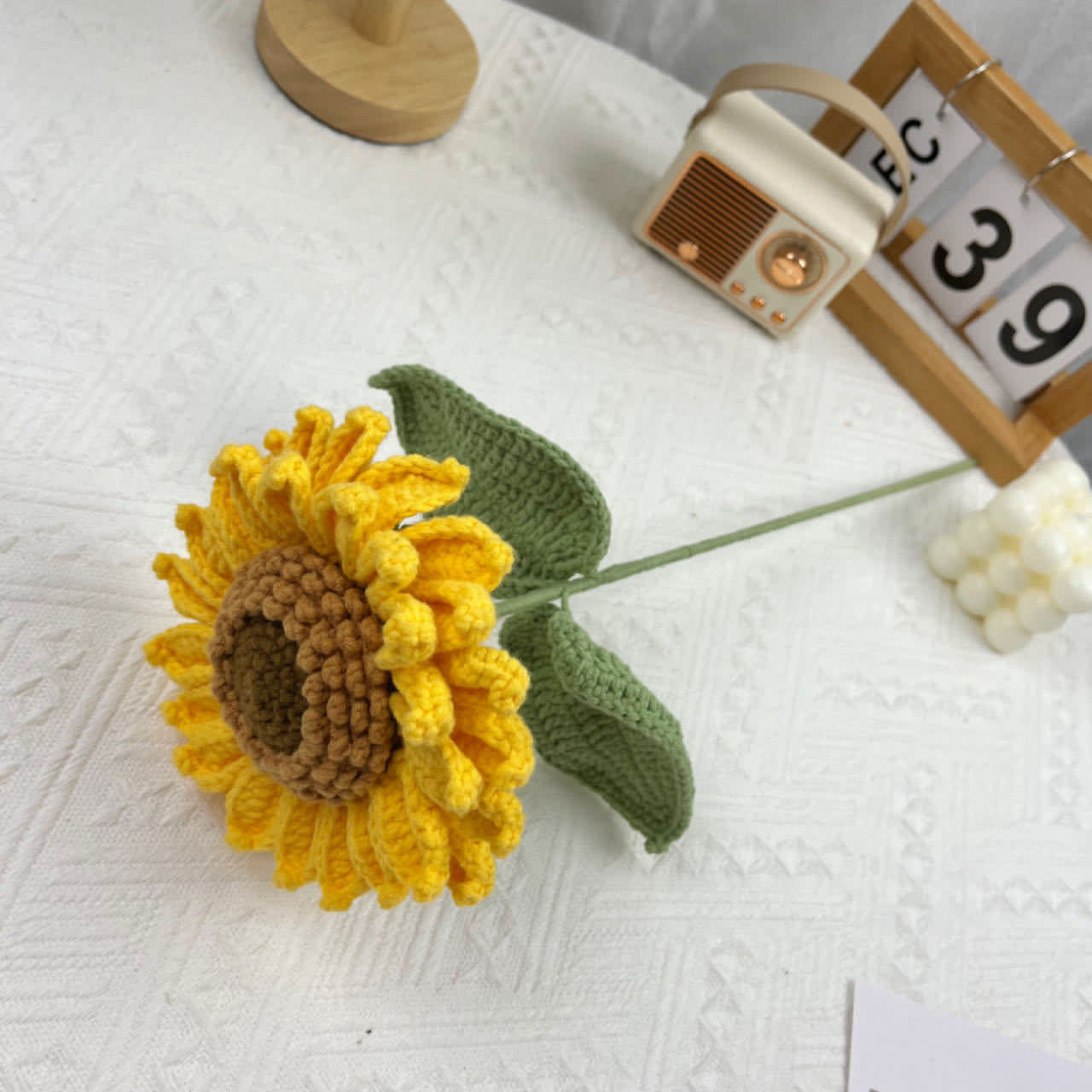 Ornamento a forma di mazzo di girasoli intrecciati in stile fattoria