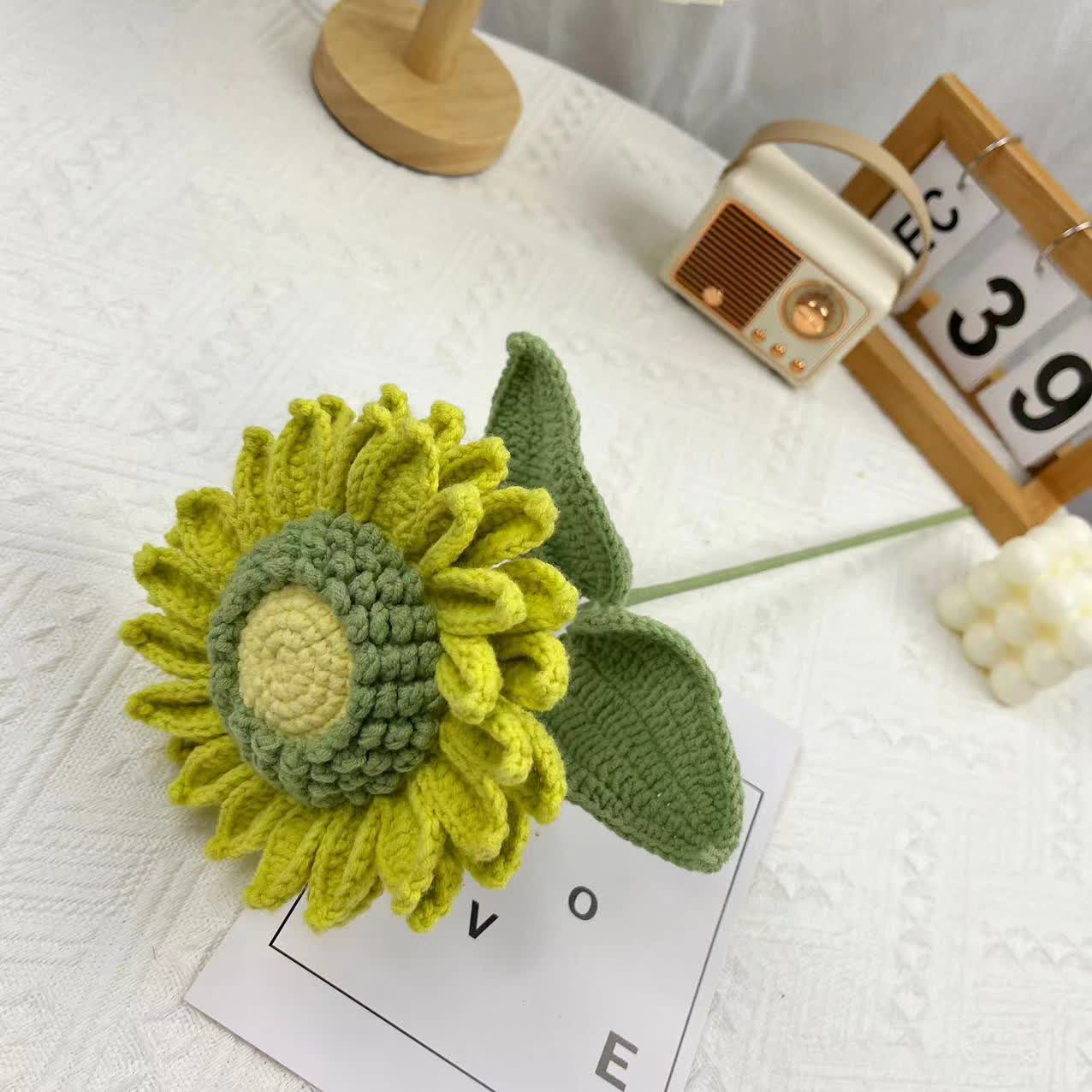 Ornamento a forma di mazzo di girasoli intrecciati in stile fattoria