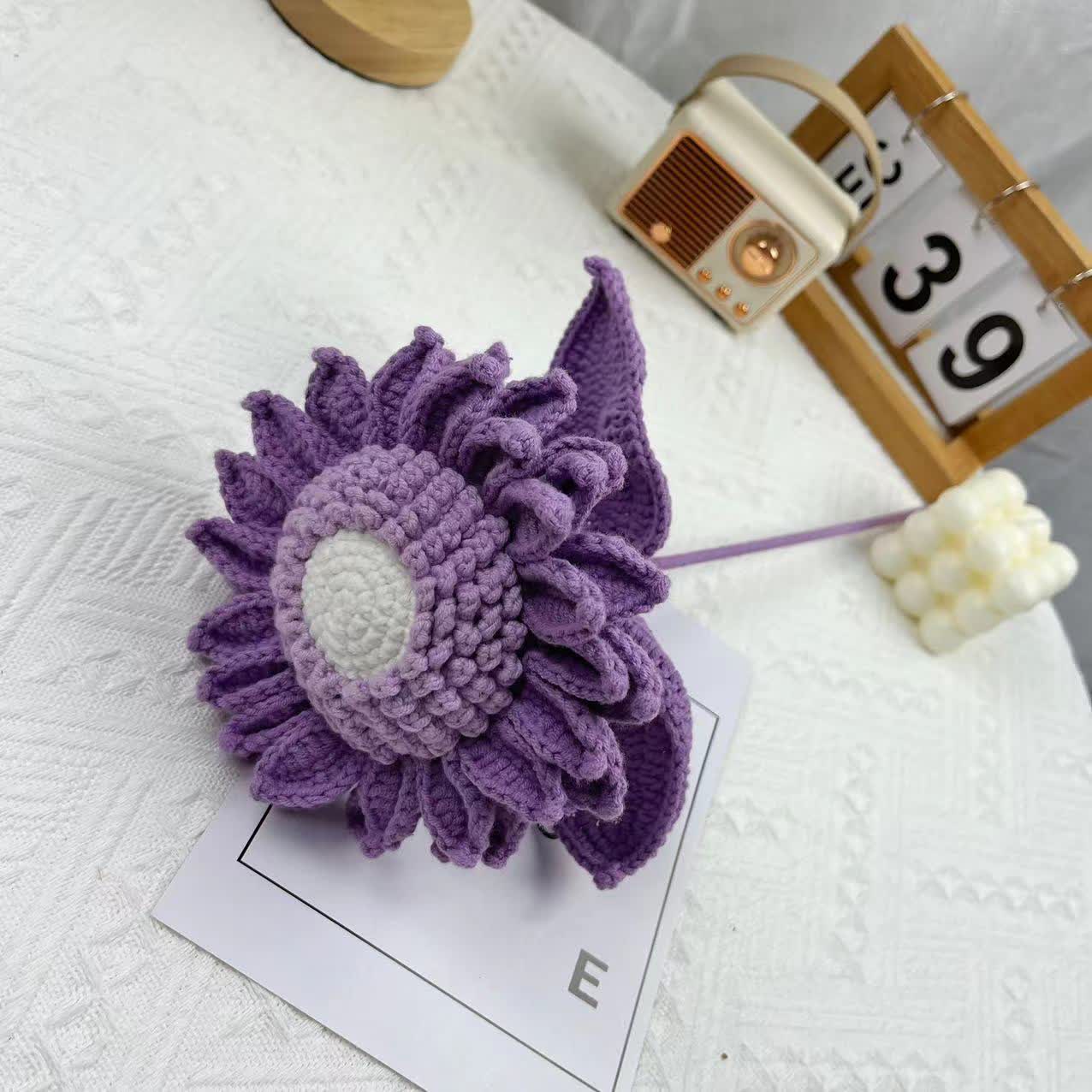 Ornamento a forma di mazzo di girasoli intrecciati in stile fattoria