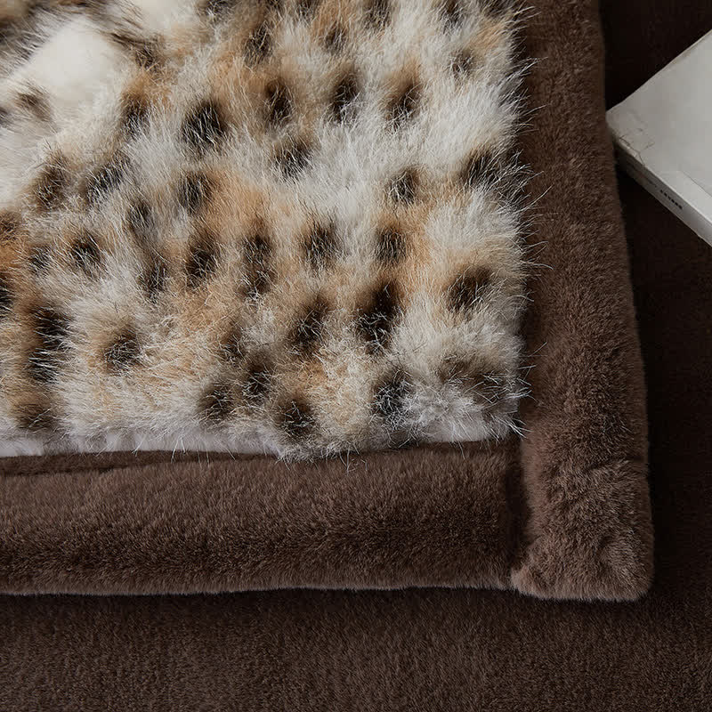 Coperta in pelliccia sintetica con motivo leopardo delle nevi