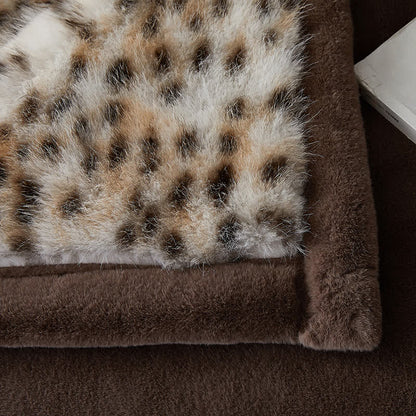 Coperta in pelliccia sintetica con motivo leopardo delle nevi